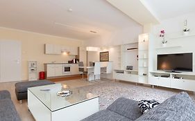 Christian Apartments Oper - Contactless Check In